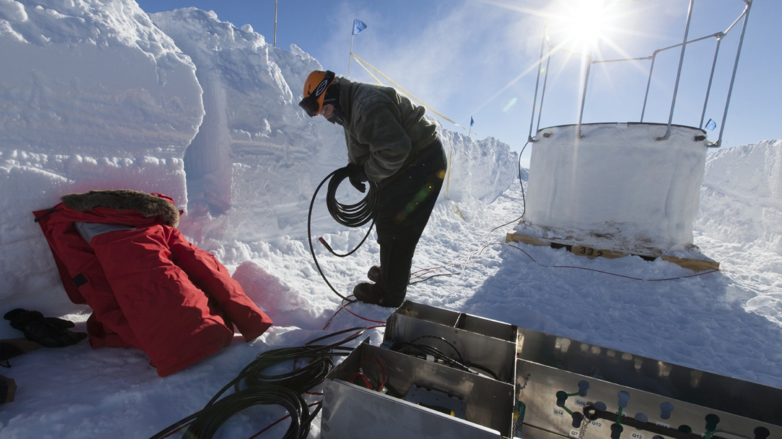 An IceCube Scientist setting up an IceTop tank. (Credit: Freija Descamps/NSF, 2011) An IceCube Scientist setting up an IceTop tank. (Credit: Freija Descamps/NSF, 2011)